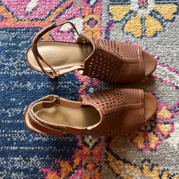 Naturalizer - Picture 2 of 4